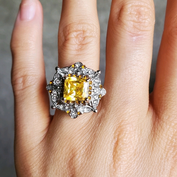 New Gorgeous Citrine Birthstone Ring - Picture 2 of 9